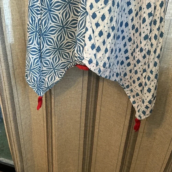 Amari beach cover up/tunic size L fun tassels at hemline - Picture 4 of 7